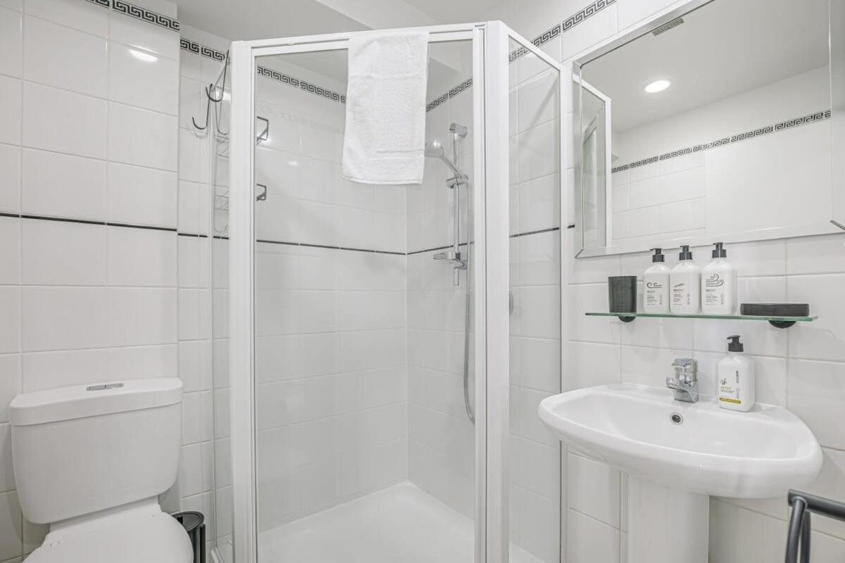 Spacious Character Apartment Оукланд Екстериор снимка