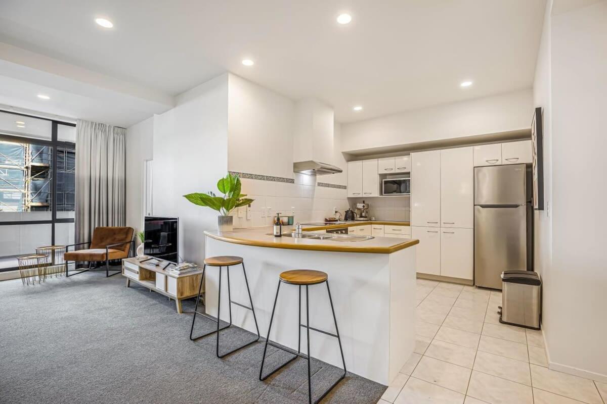 Spacious Character Apartment Оукланд Екстериор снимка
