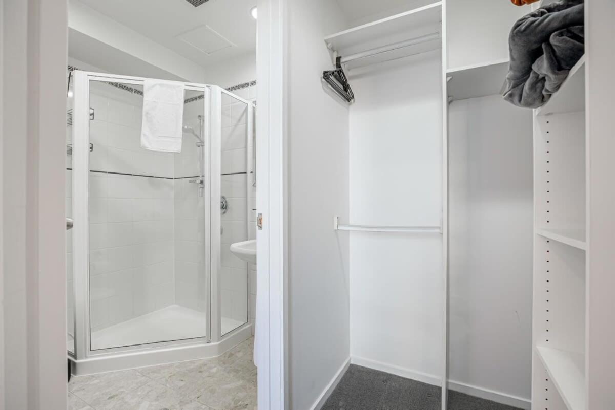 Spacious Character Apartment Оукланд Екстериор снимка